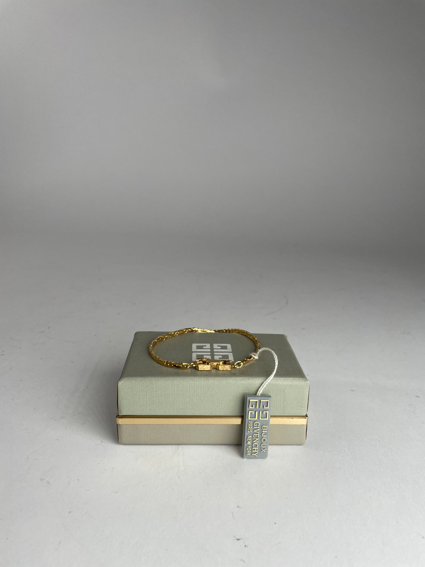 Bracelet vintage Givenchy en acier doré neuf