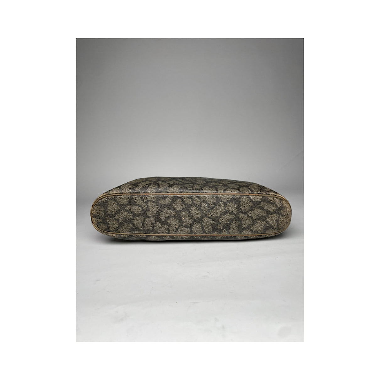 Saint Laurent Shopping Handbag image 5