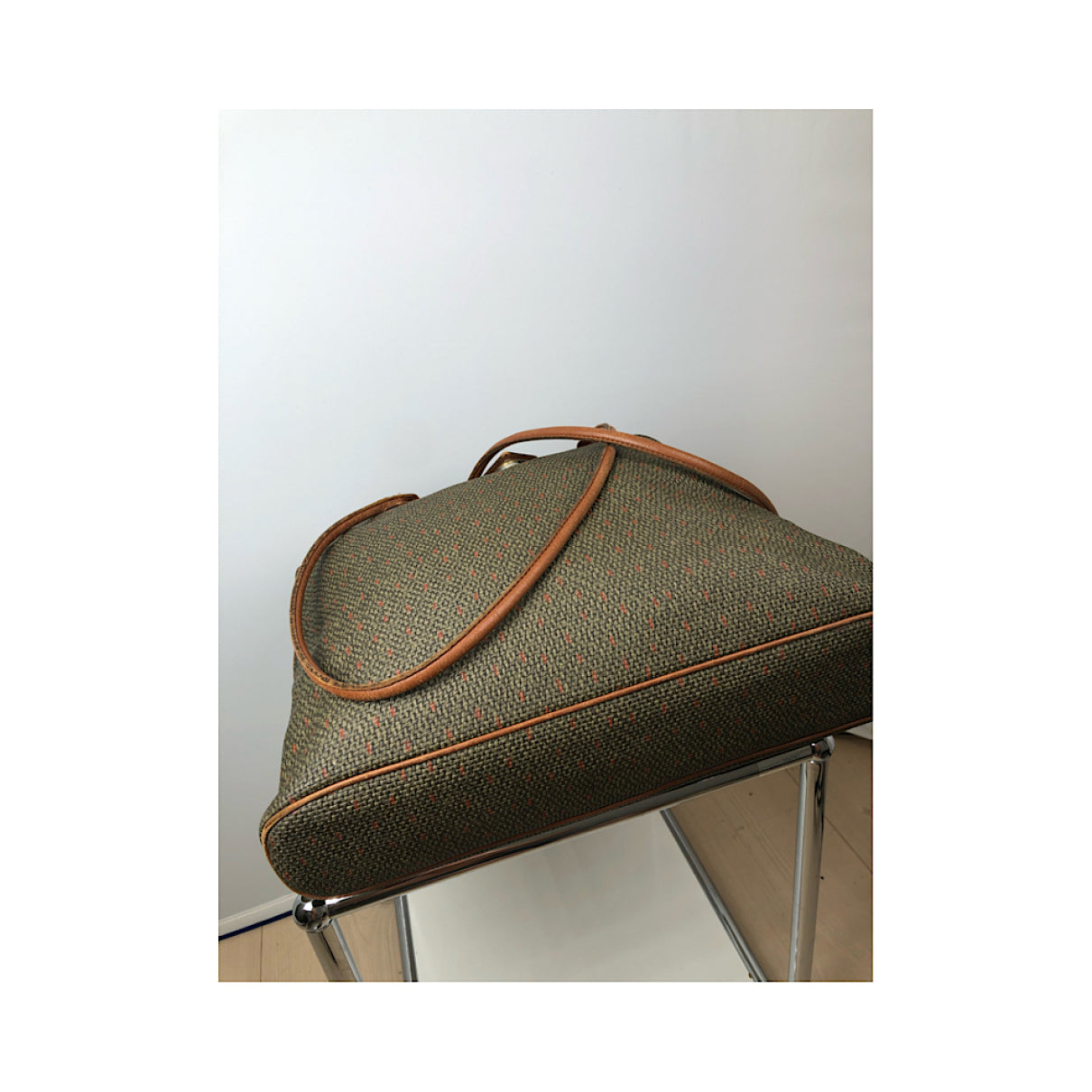 Yves Saint Laurent Handbag image 5