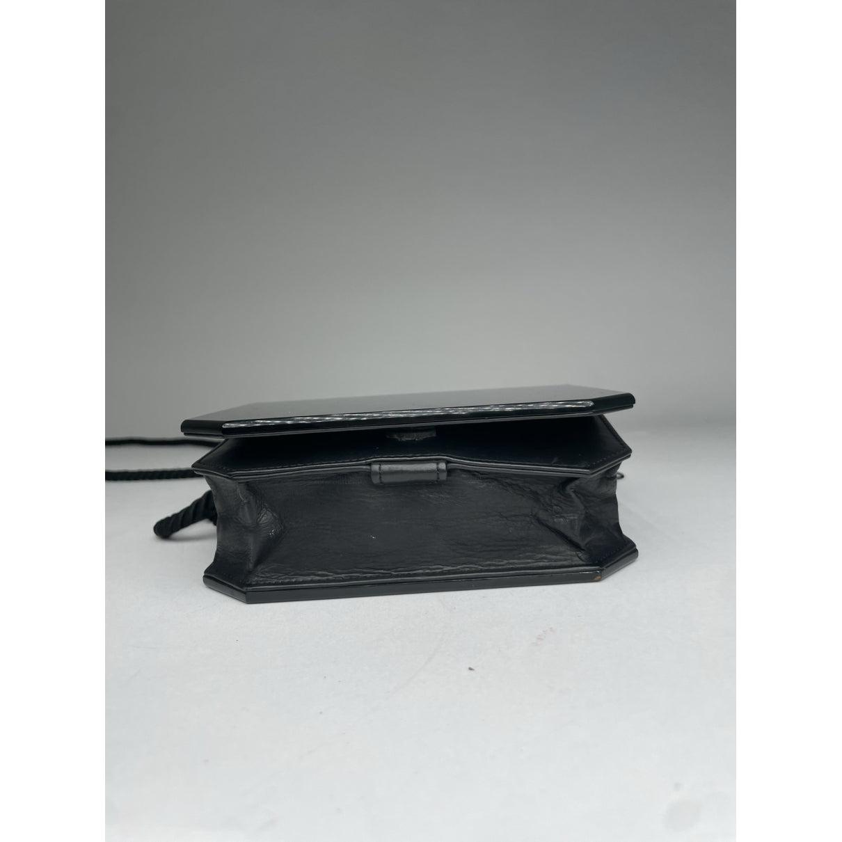 Yves Saint Laurent Handbag image 5