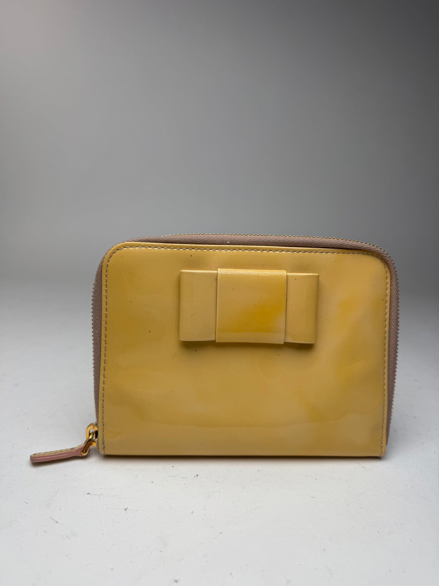 Organiseur vintage Miu Miu en cuir verni jaune