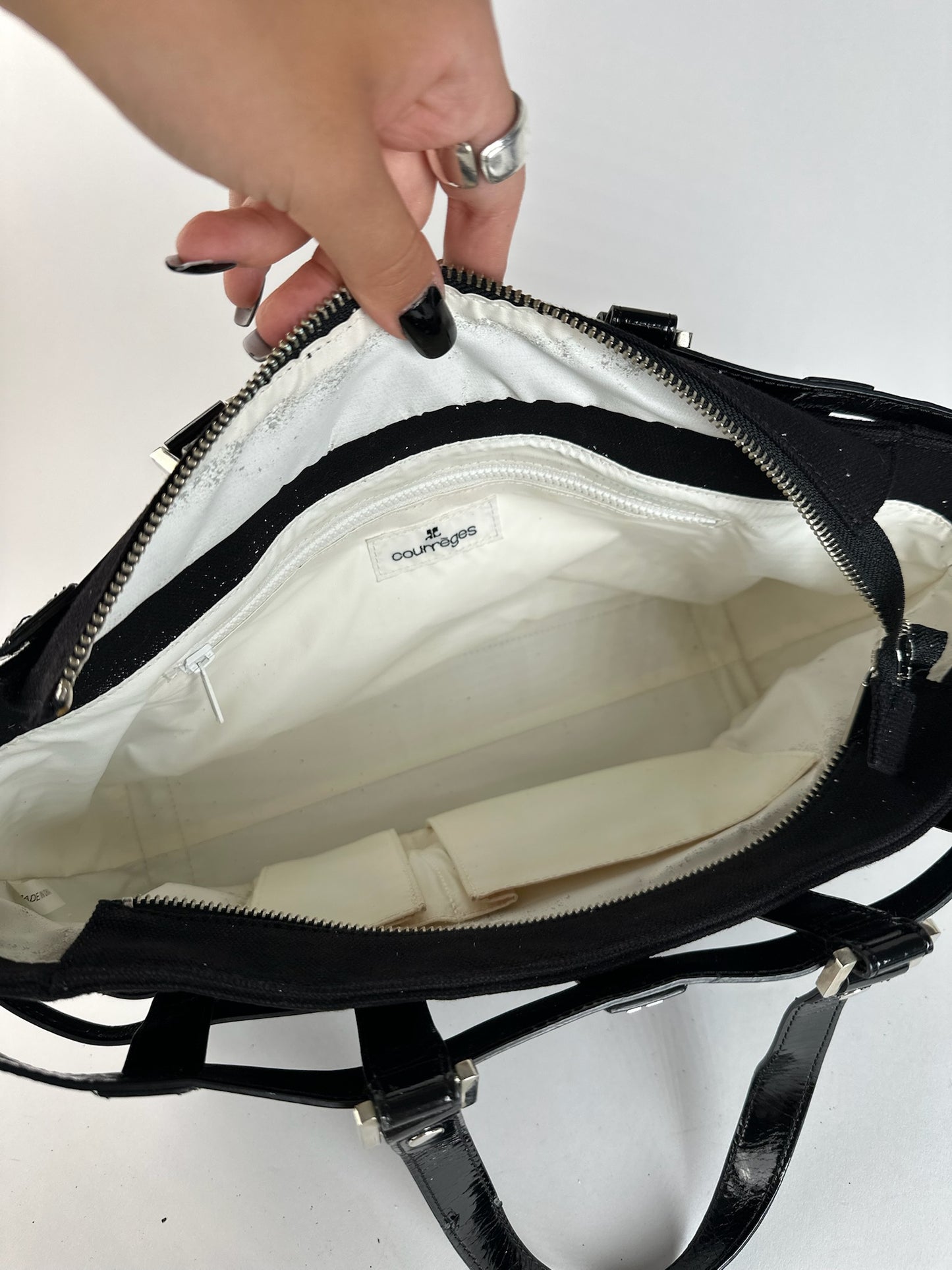 Sac cage vintage en cuir verni Courreges noir