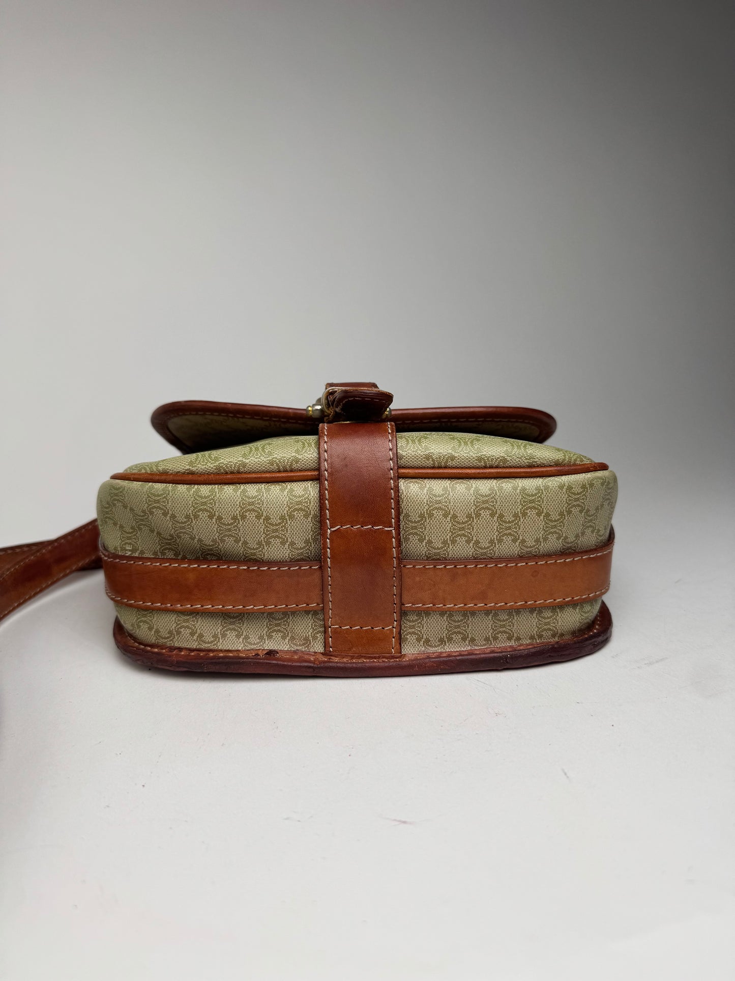 Sac vintage en cuir Céline Triomphe Monogram beige