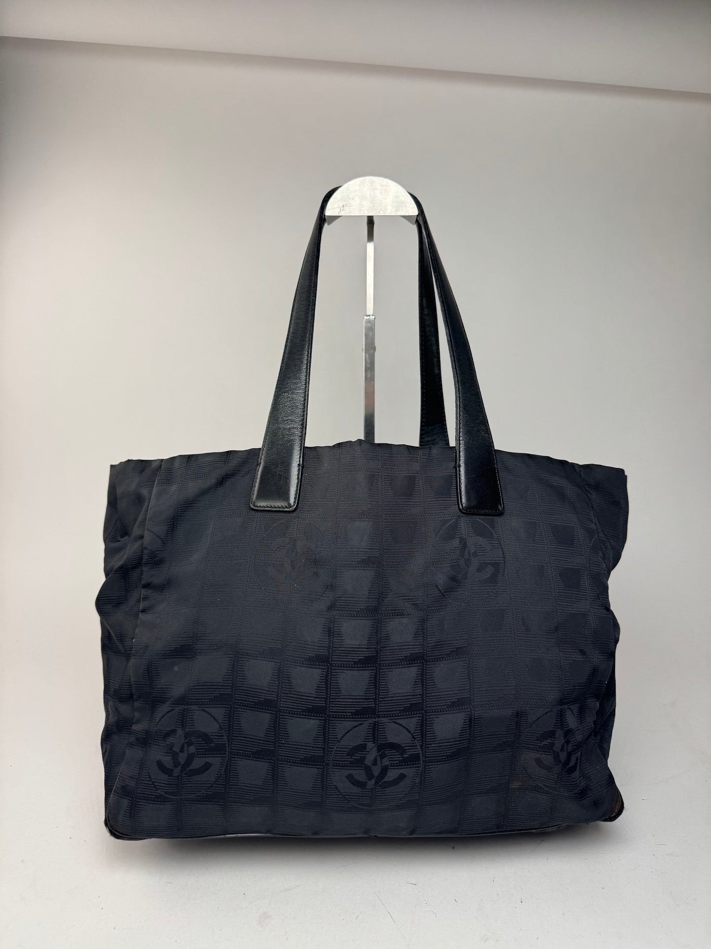 Sac cabas vintage en cuir et toile monogramme Chanel noir
