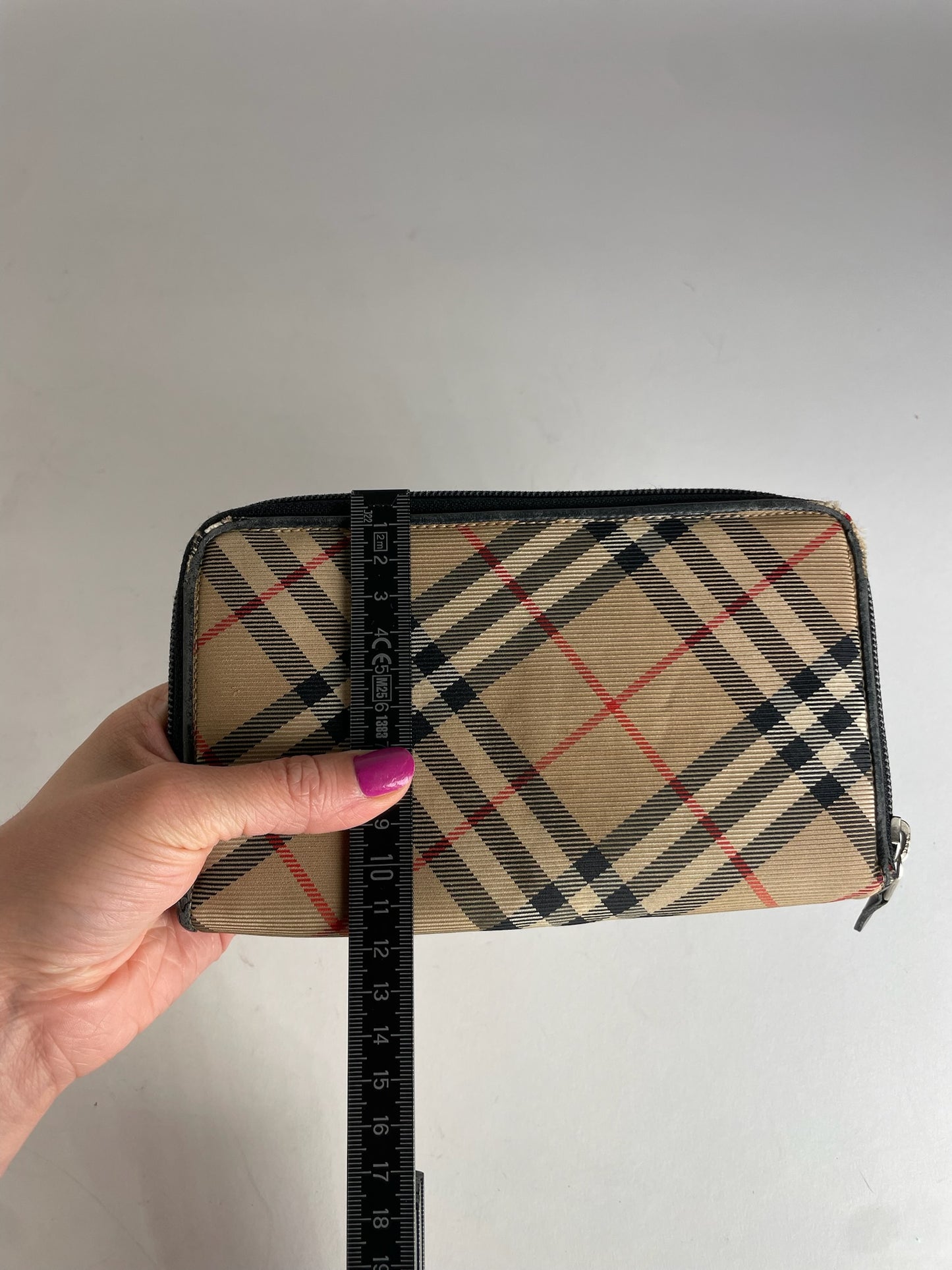 Vintage Burberry Nova Check Zippy Wallet Beige Black