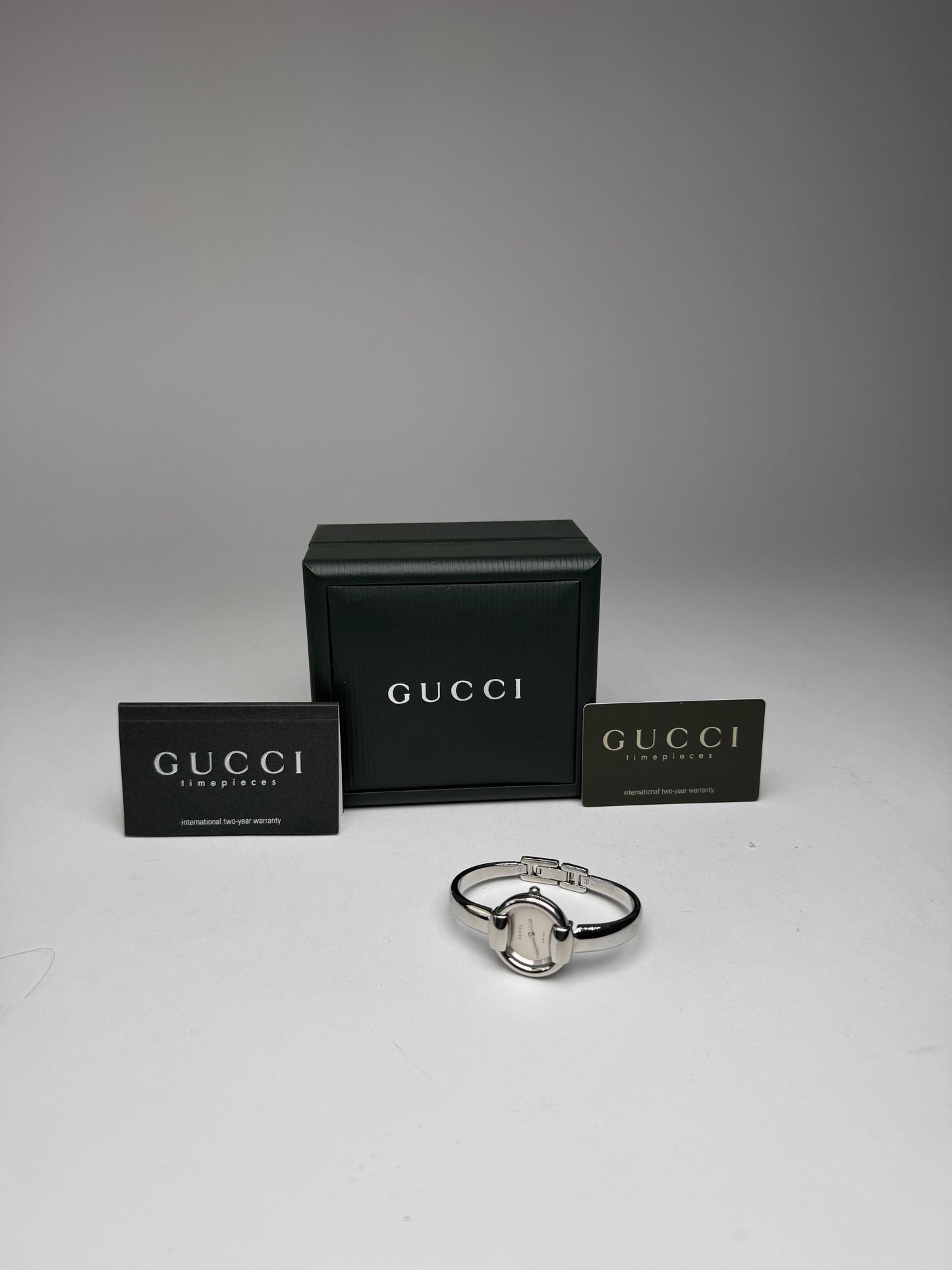 Montre Gucci vintage en acier avec mors argenté, ensemble complet