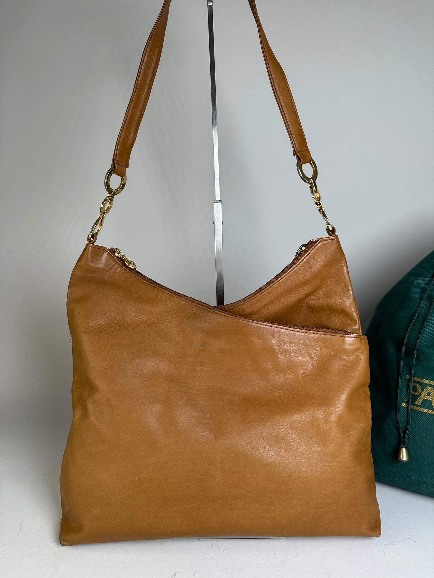 Vintage Gucci Leather Shoulder Bag Tan Gold