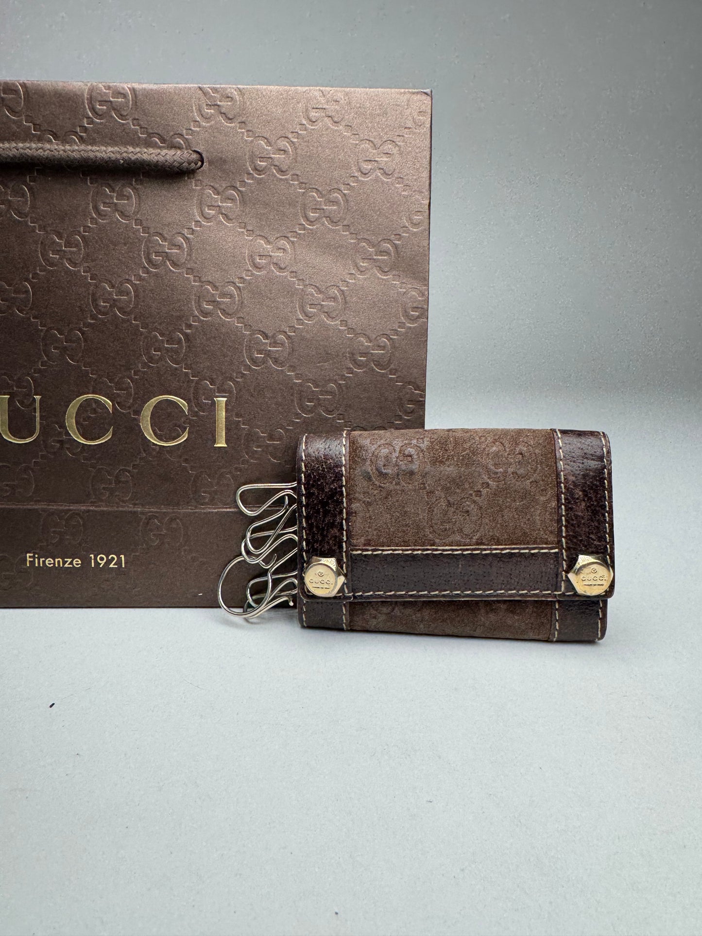 Porte-clés vintage Gucci en cuir suédé et monogramme marron