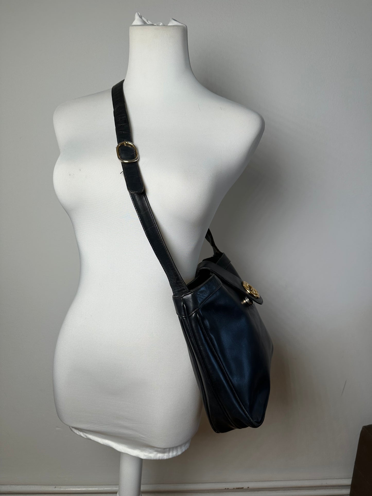 Vintage Gucci Smooth Leather Shoulder Bag Black
