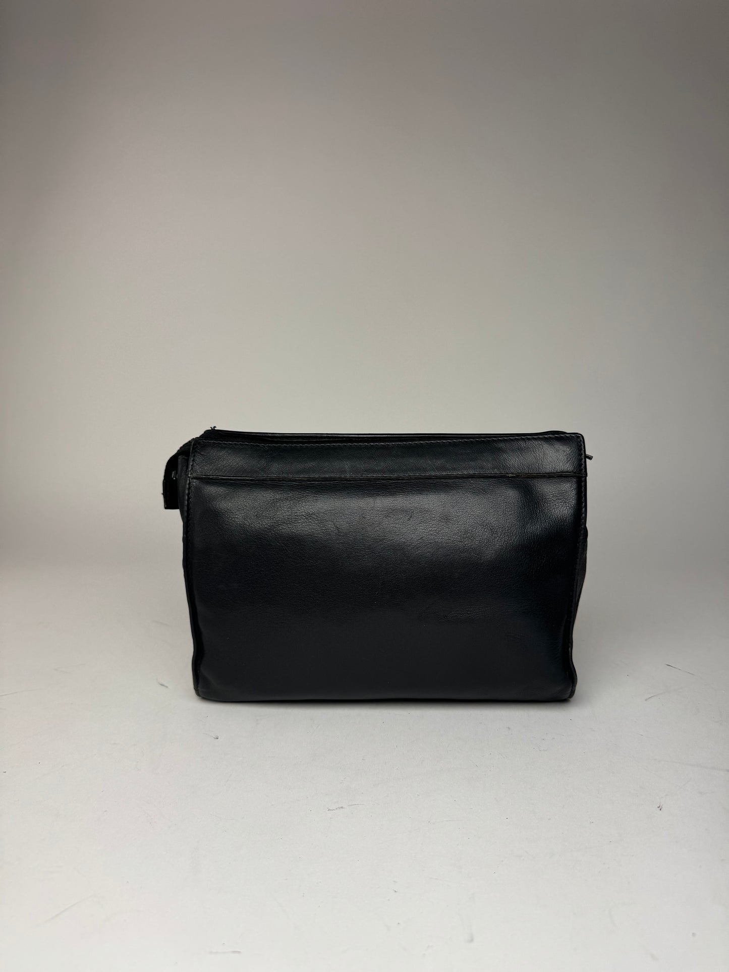 Pochette vintage en cuir noir Givenchy