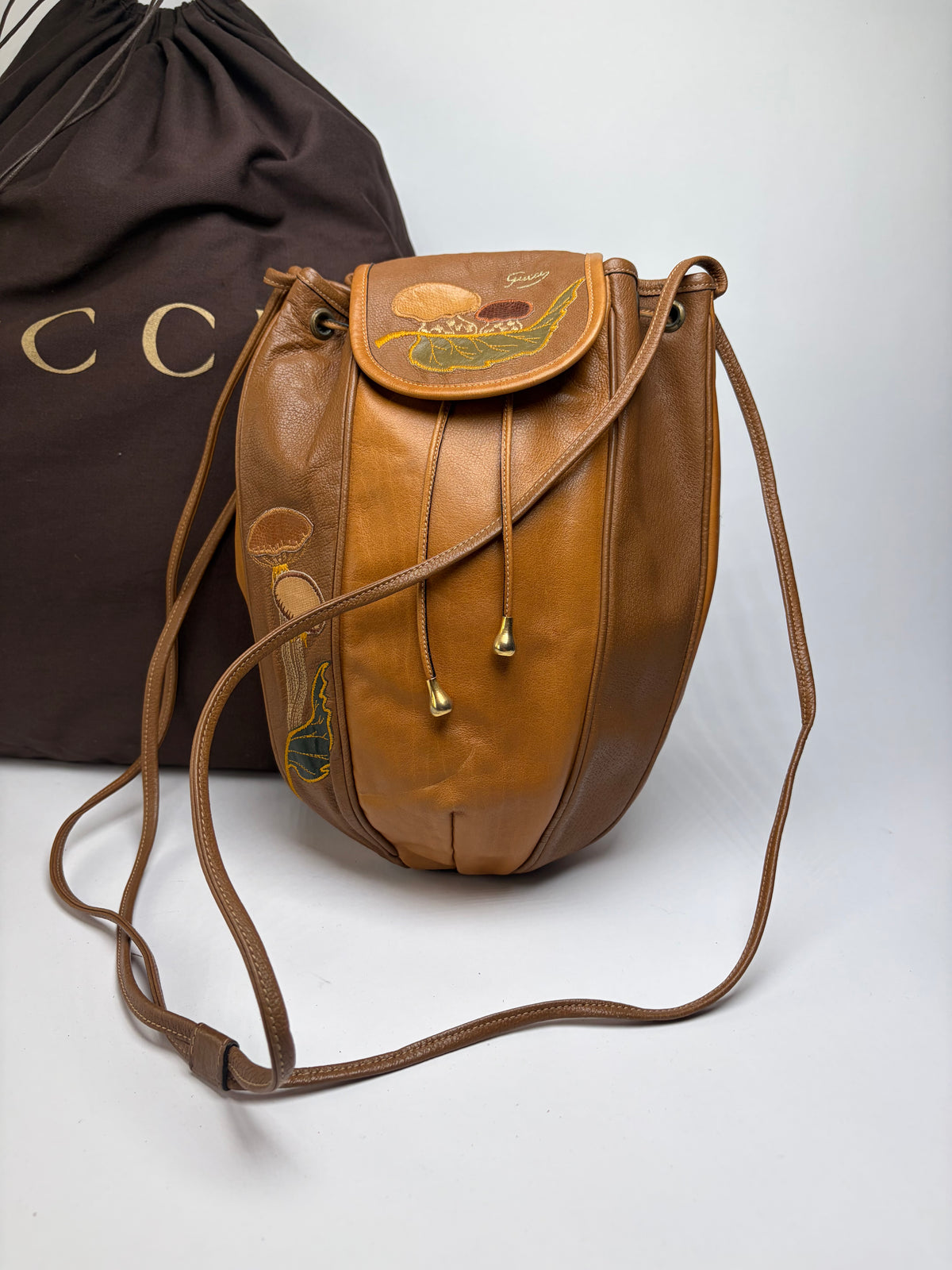 Vintage Gucci Pebbled Leather Drawstring Shoulder Bag c. 2000s Tan