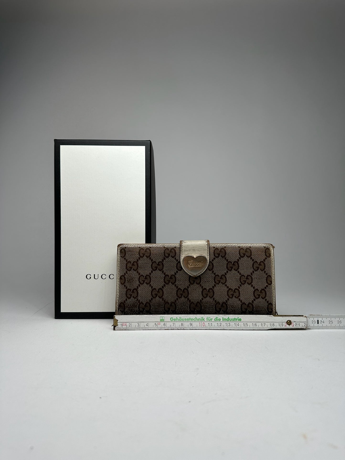 Vintage Gucci monogram wallet beige white
