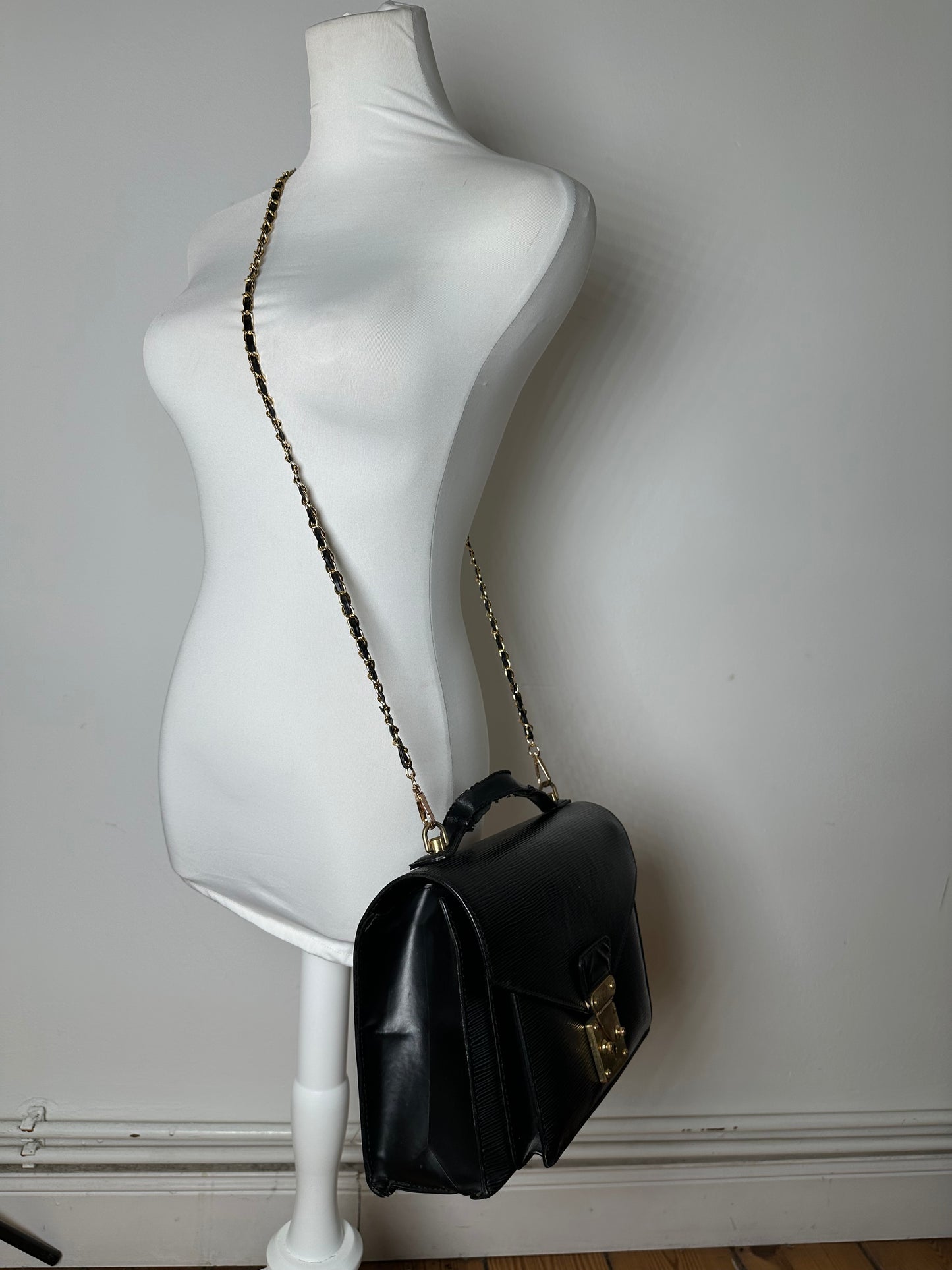 Vintage Louis Vuitton Epi Leather Flap Bag Black