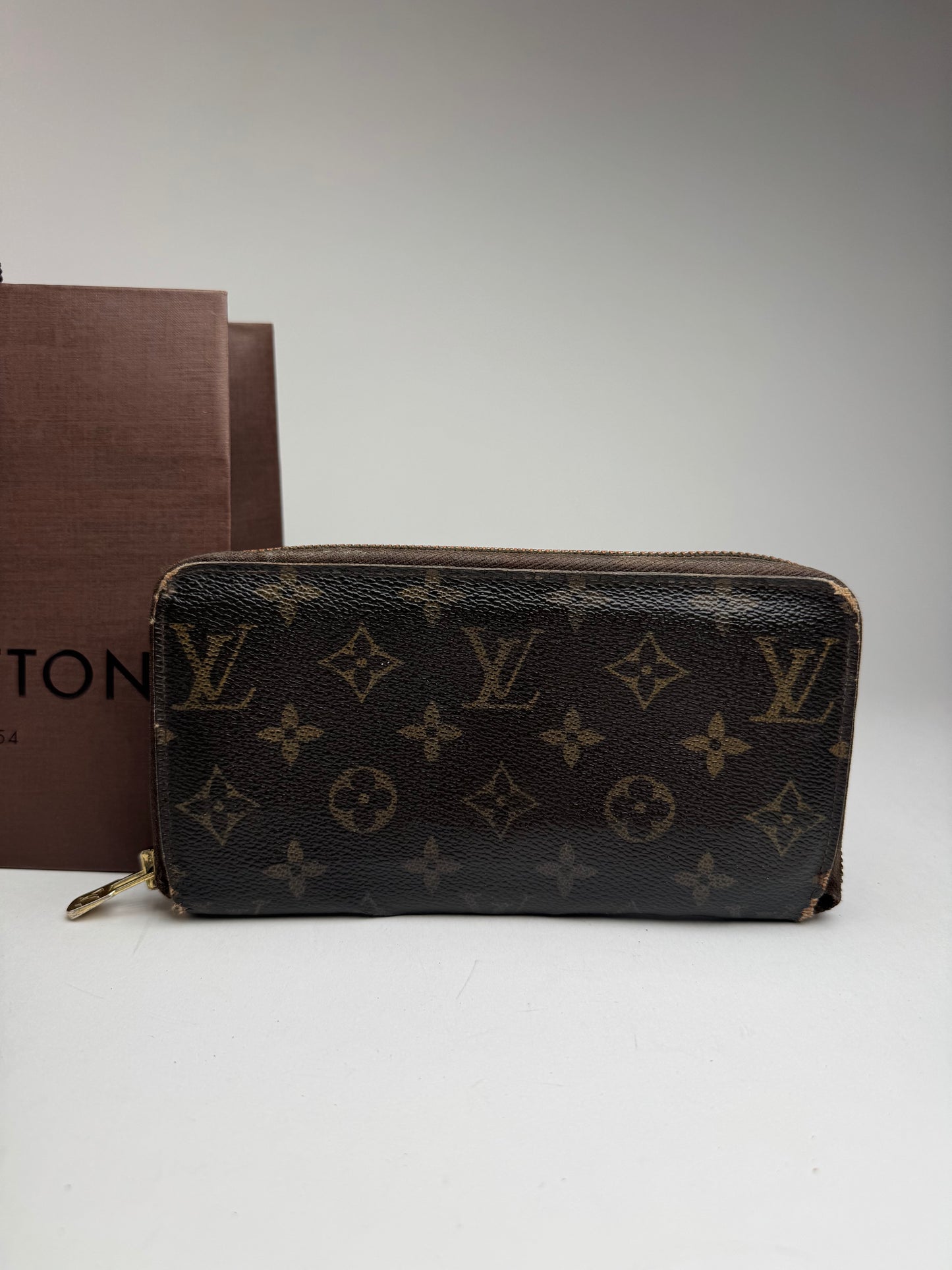 Vintage Louis Vuitton Monogram Zippy leather wallet brown