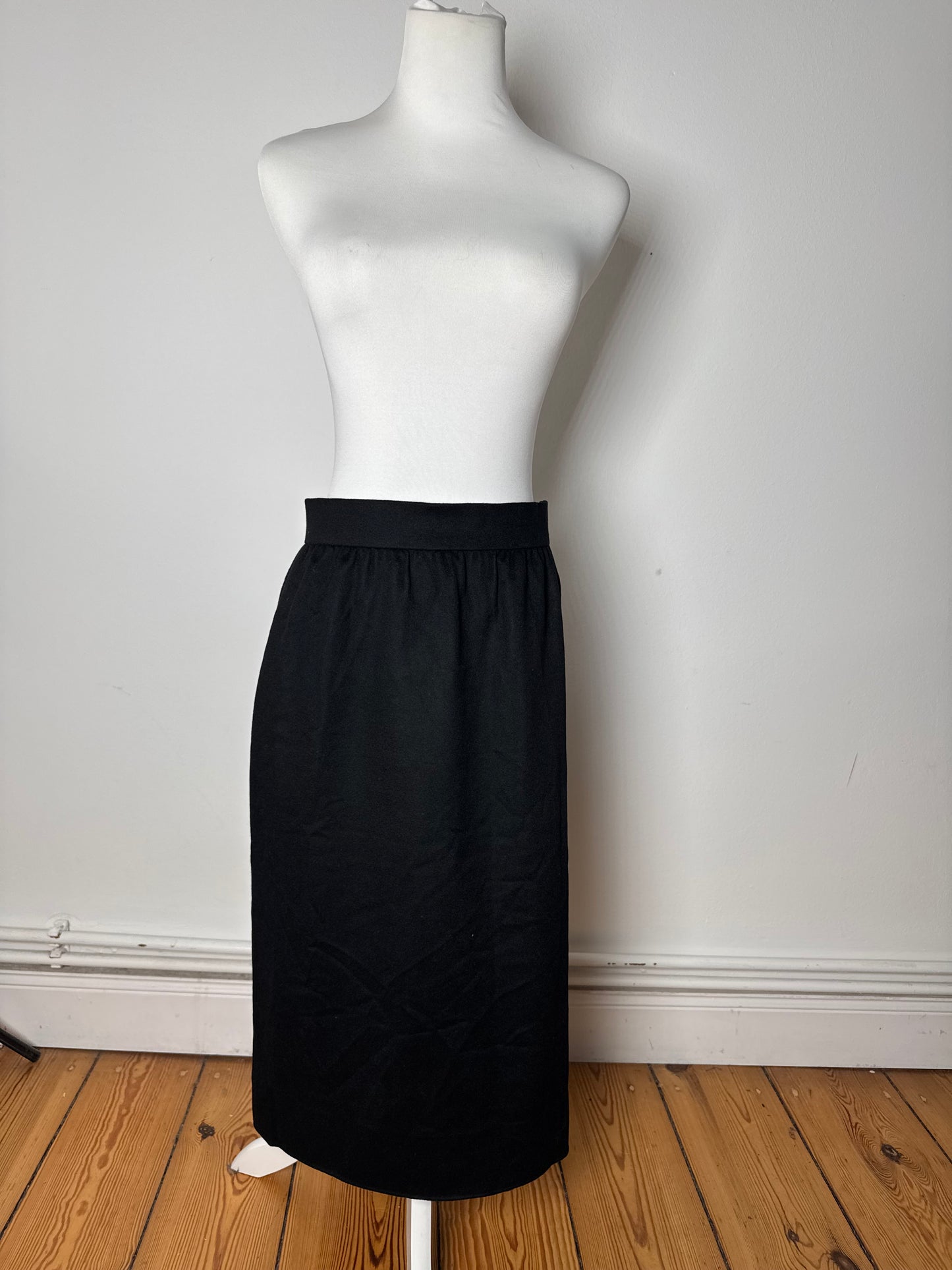 Vintage Guvenchy Skirt Black M