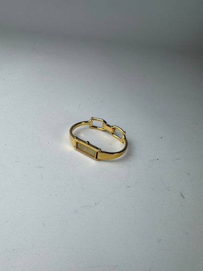 Montre Gucci vintage en acier avec mors de cheval doré