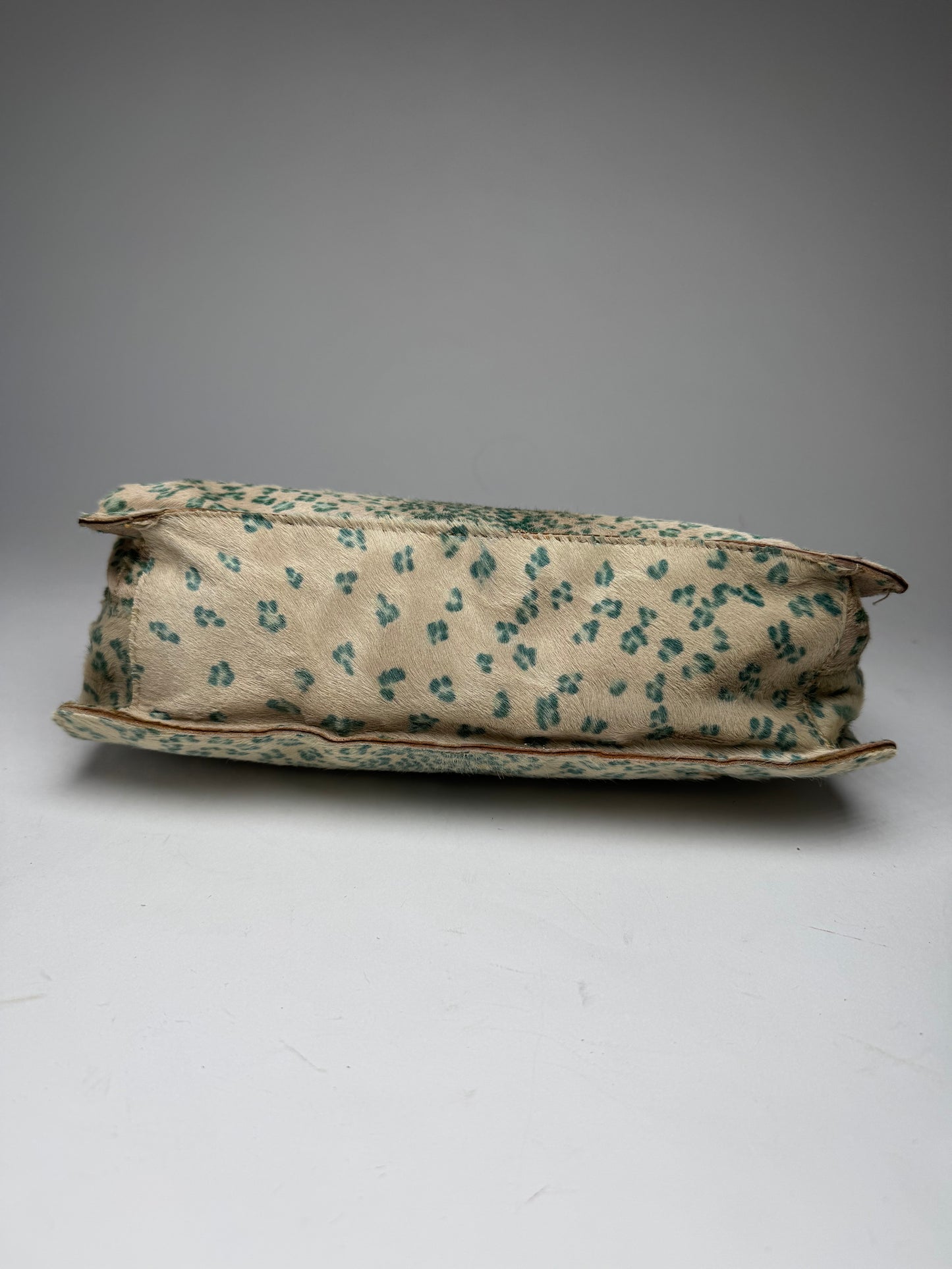 Vintage Bottega Veneta Campana Fur Baguette Bag beige/TURQUOISE