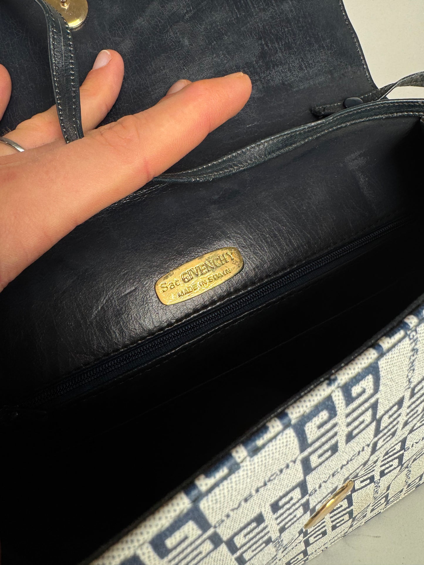 Vintage Givenchy 4G Monogramm Leather Bag White Navy Black