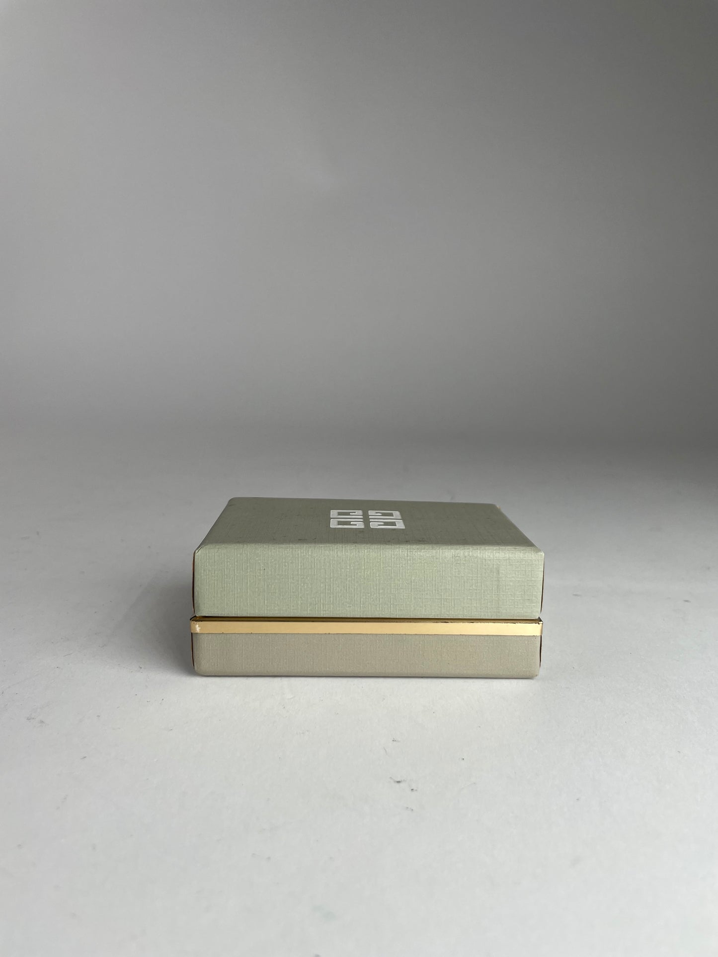 Bracelet vintage Givenchy en acier doré neuf