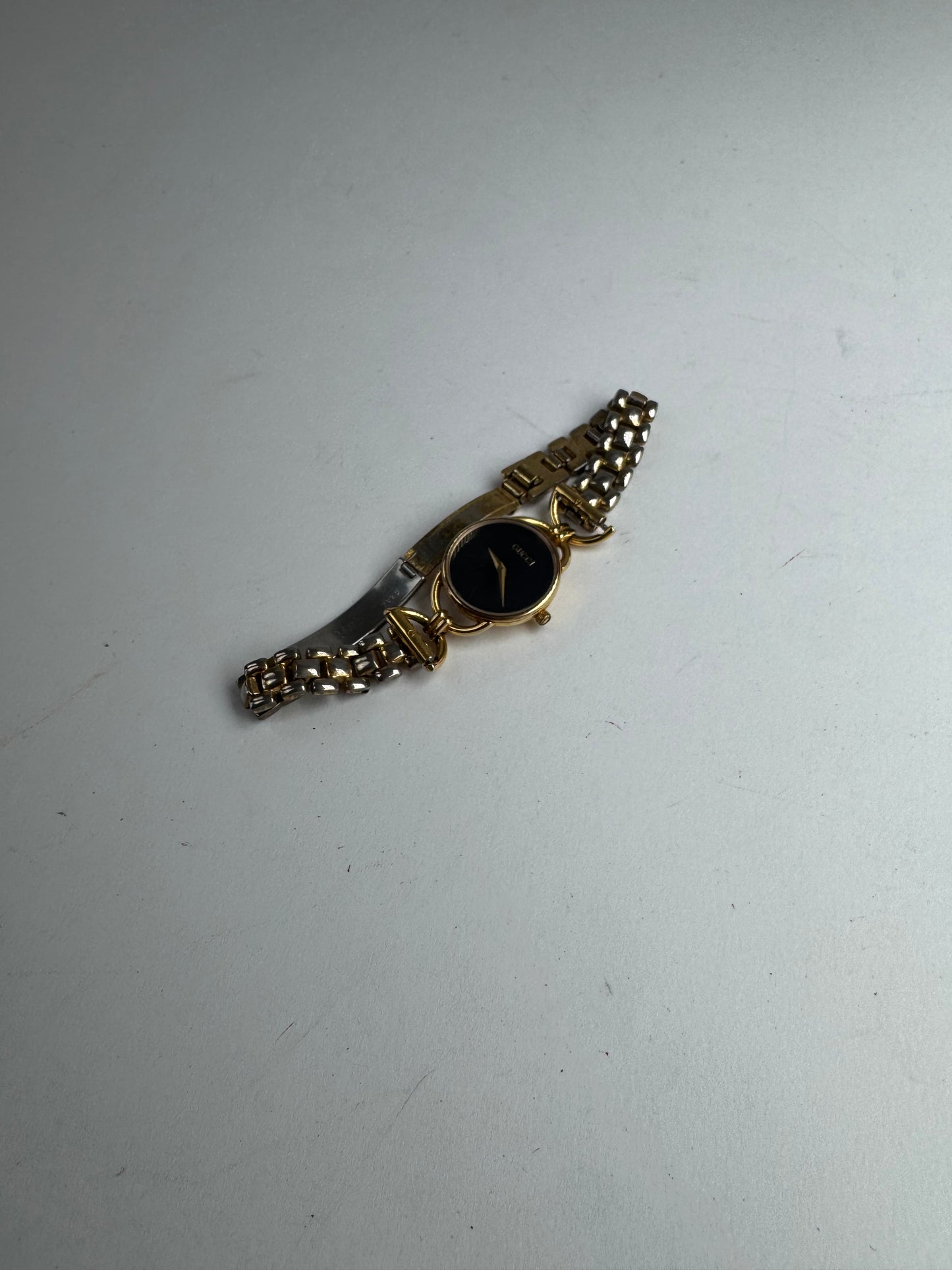 Montre Gucci vintage à quartz en acier avec mors doré