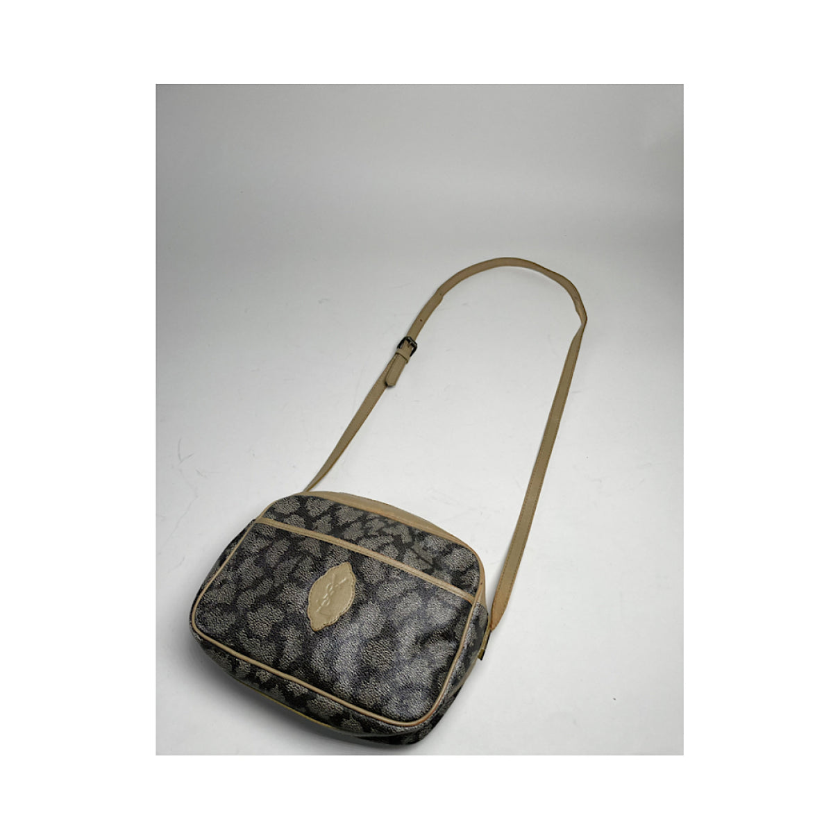 Yves Saint Laurent Handbag image 5