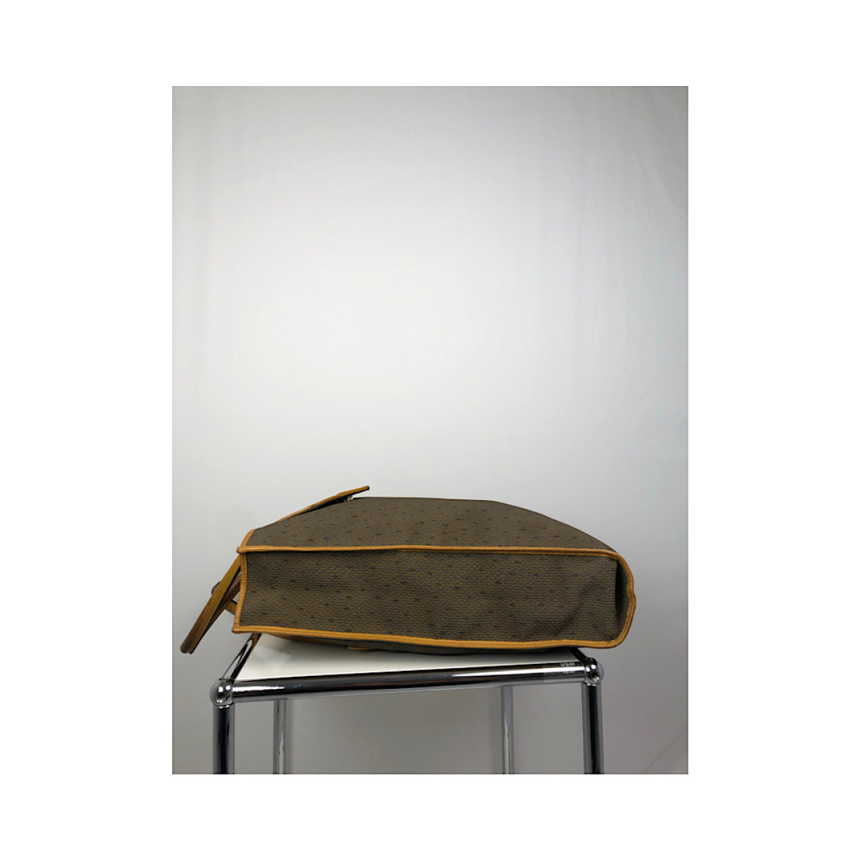 Yves Saint Laurent Handbag image 4