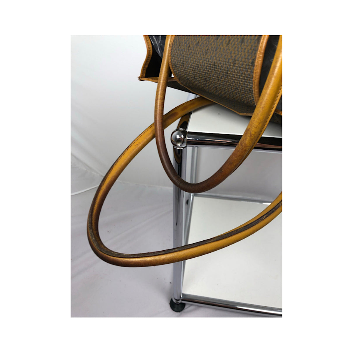 Yves Saint Laurent Handbag image 5