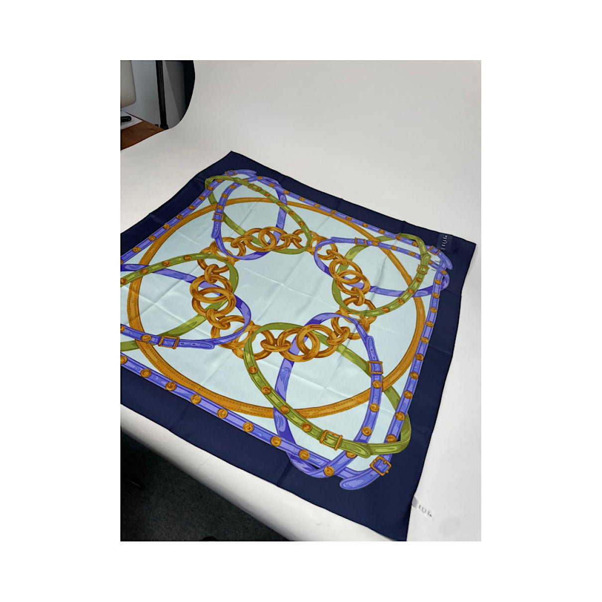 Non Signé / Unsigned Scarf image 3