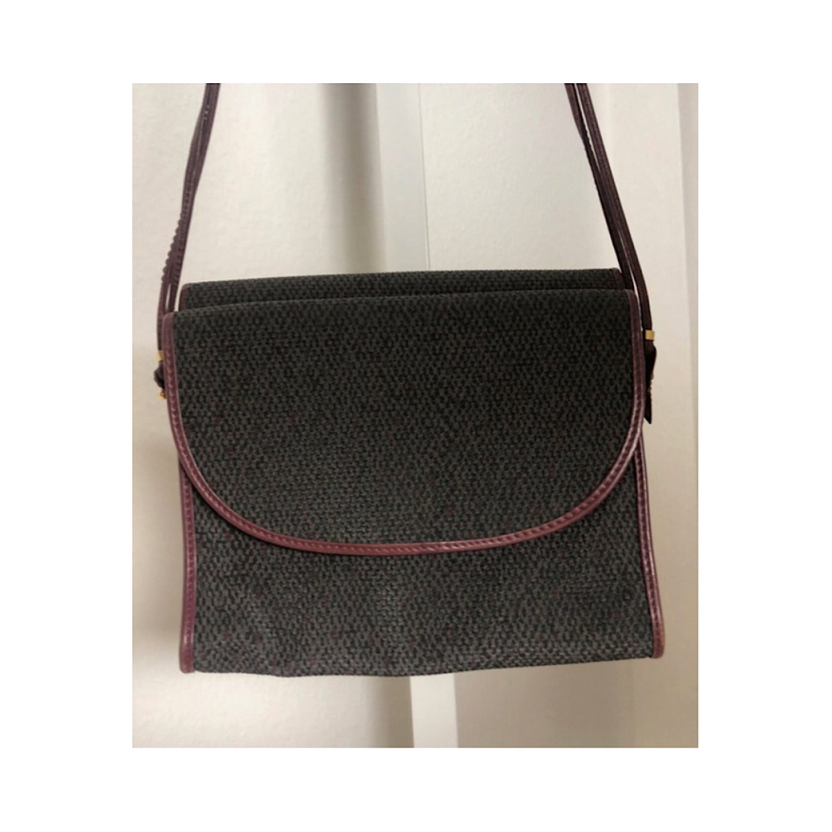 Yves Saint Laurent Handbag image 3