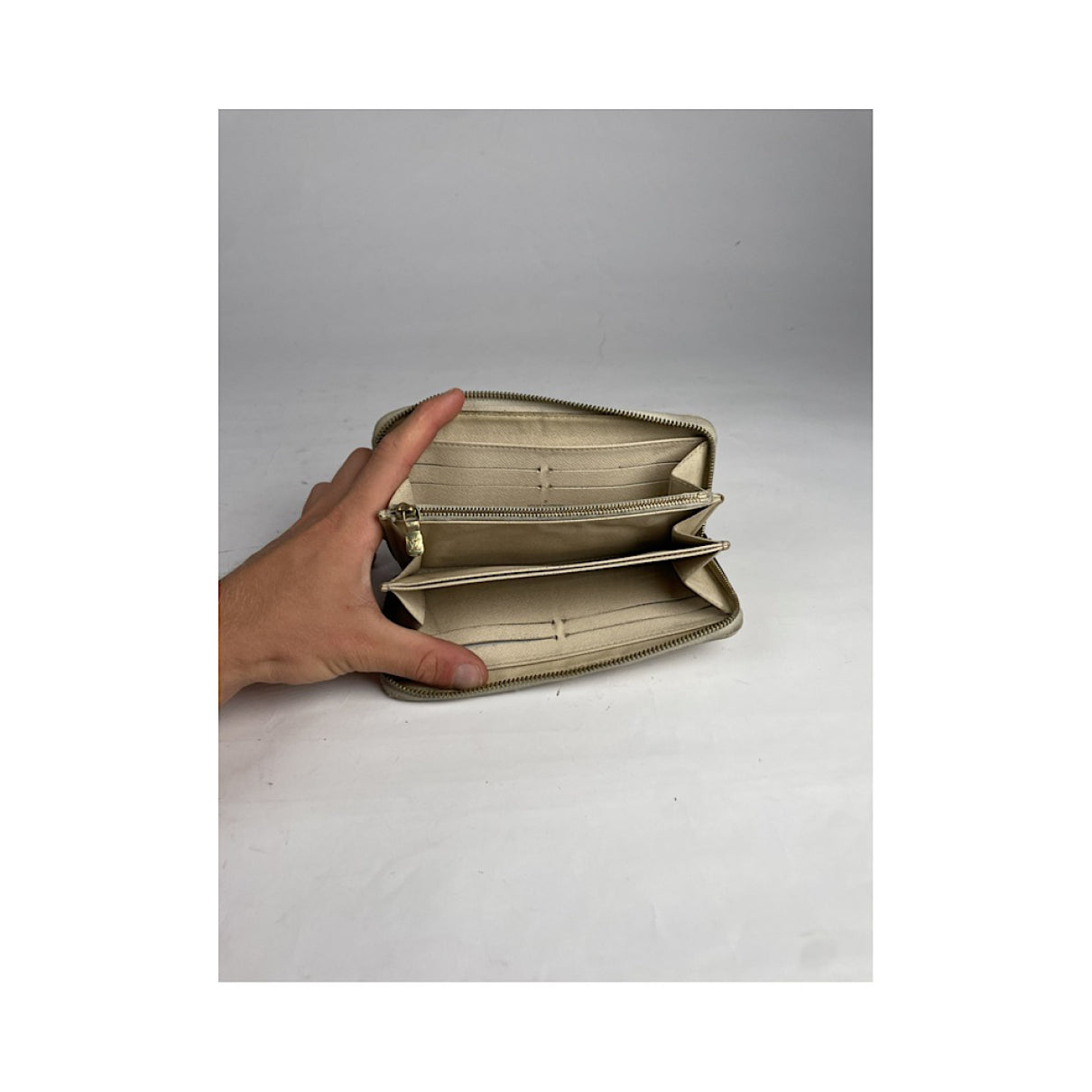 Louis Vuitton Zippy Wallet image 4