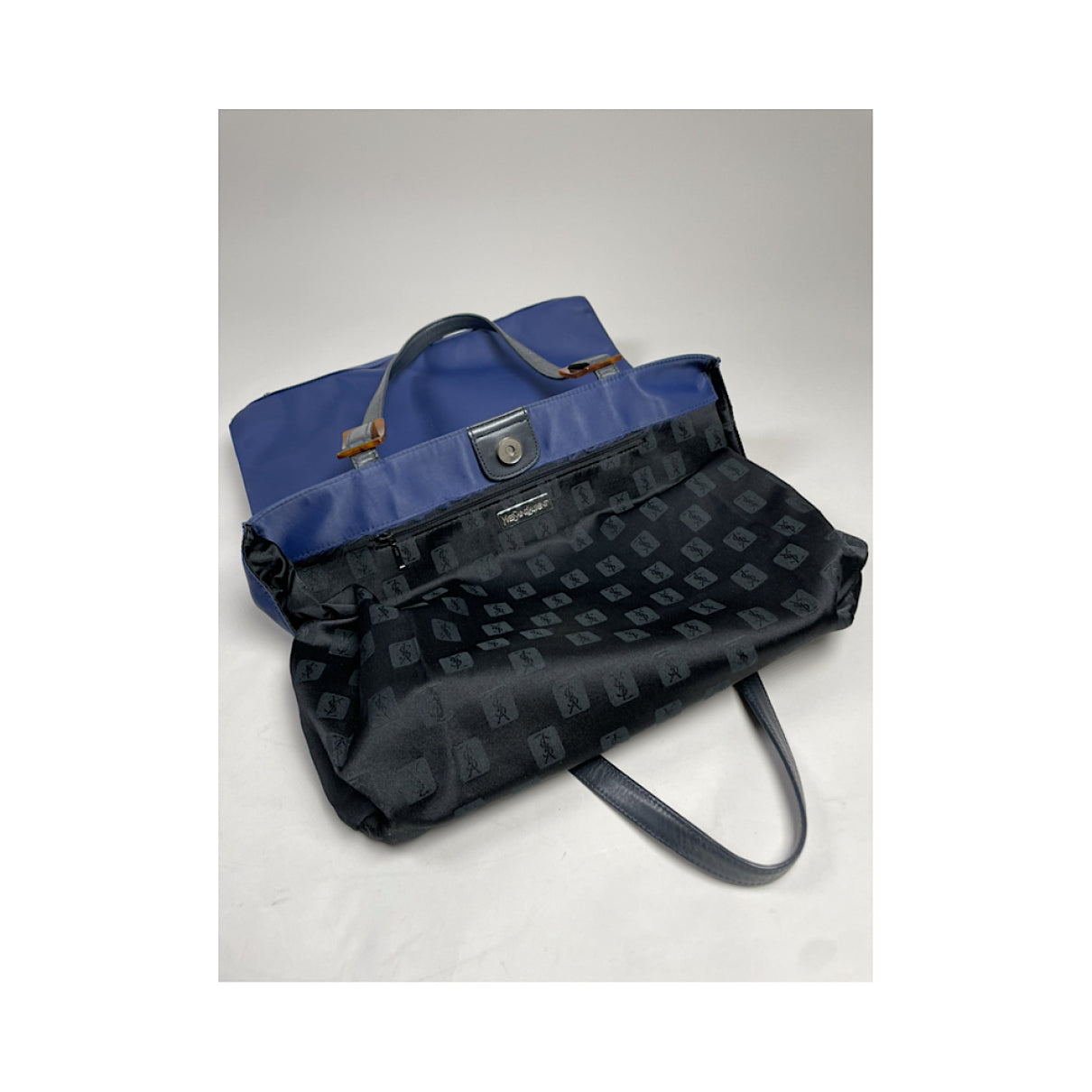 Yves Saint Laurent Handbag image 2