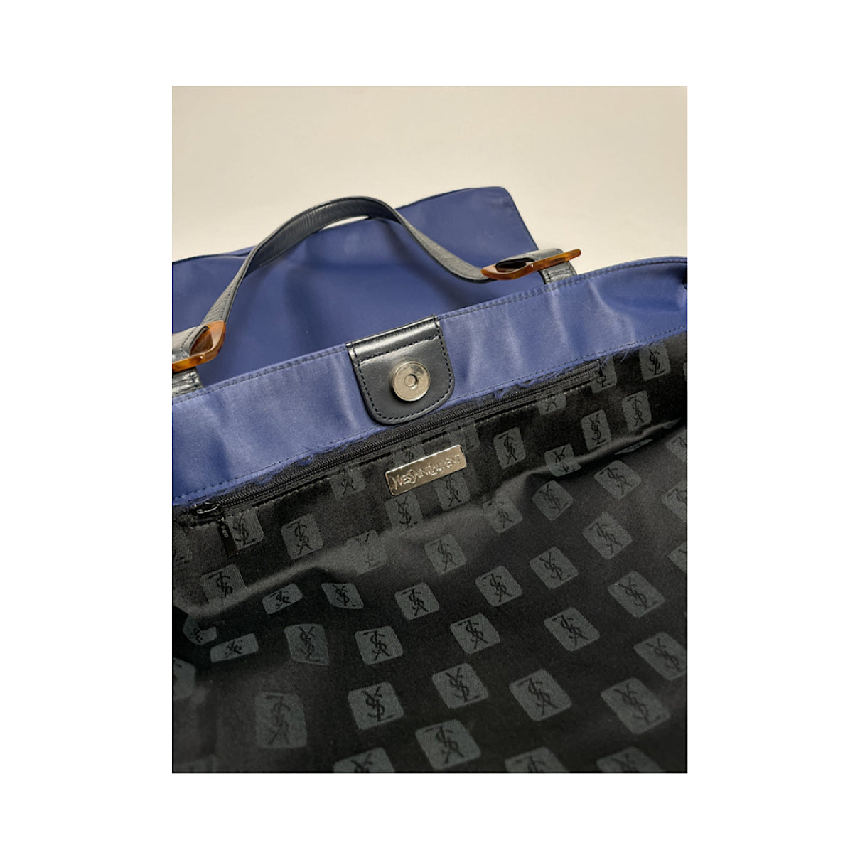 Yves Saint Laurent Handbag image 3