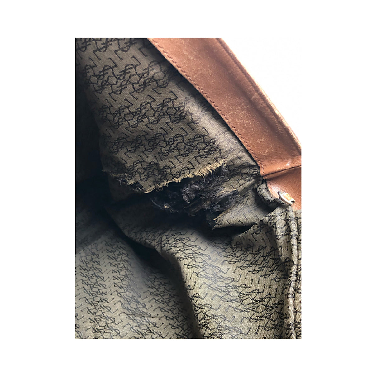 Yves Saint Laurent Handbag image 2