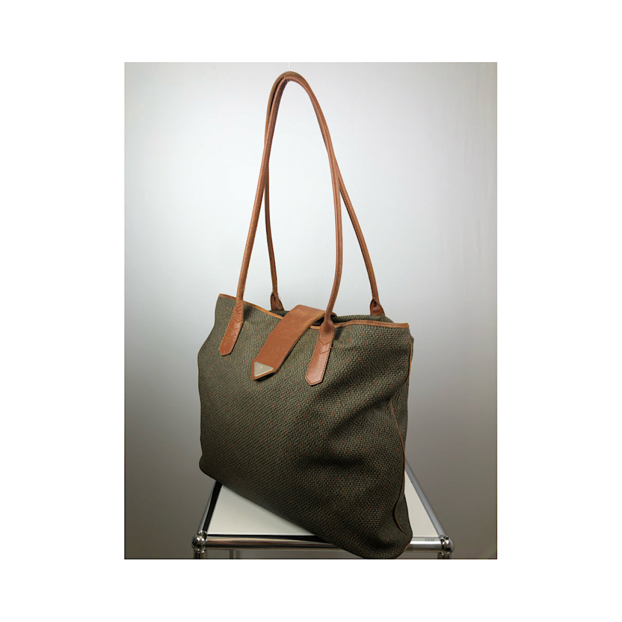 Yves Saint Laurent Handbag image 4