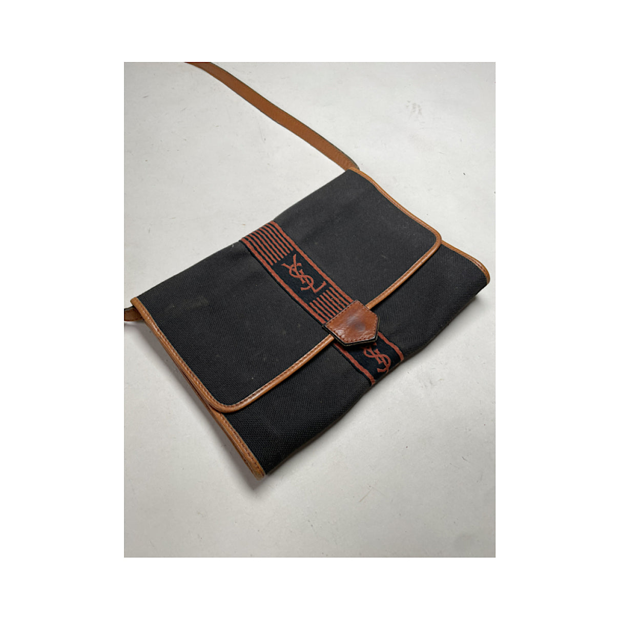 Yves Saint Laurent Handbag image 4