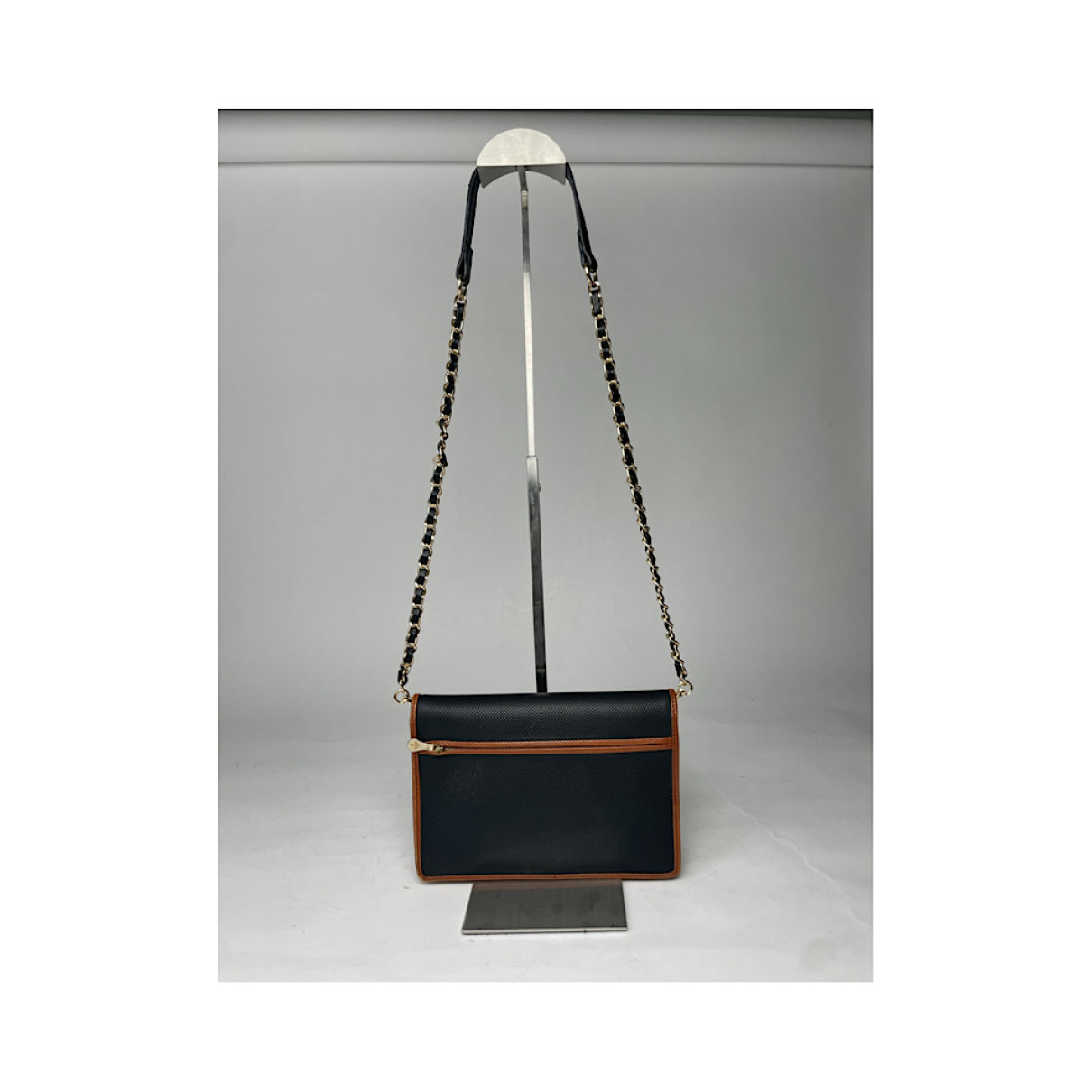 Bottega Veneta Clip Black Leather Handbag image 2