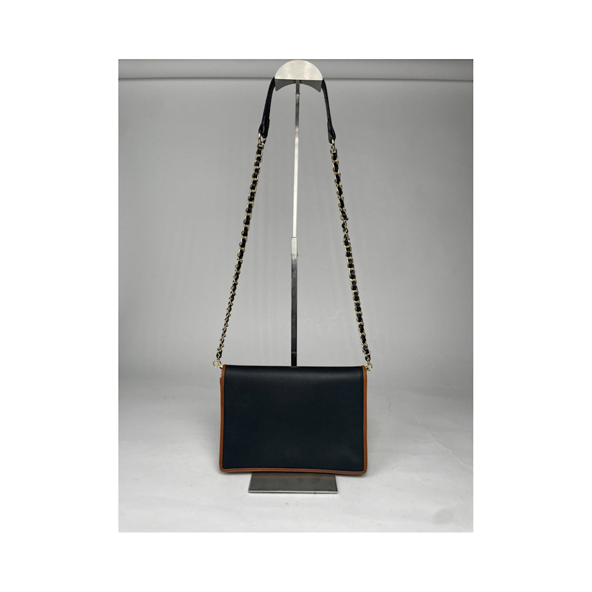 Bottega Veneta Clip Black Leather Handbag image 3