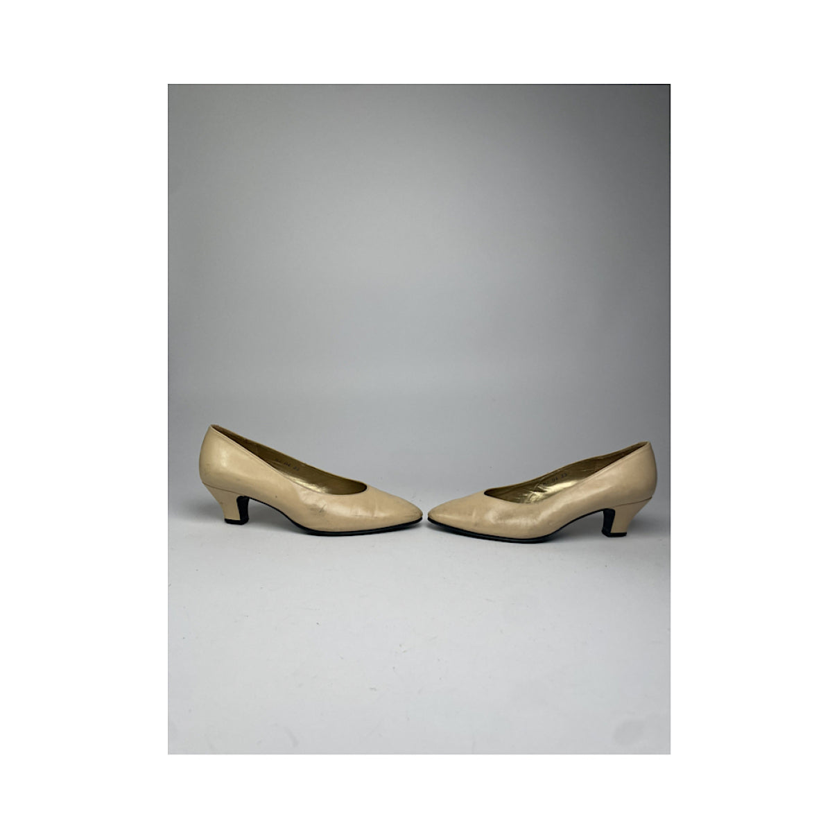 Yves Saint Laurent Beige Leather Heel image 5