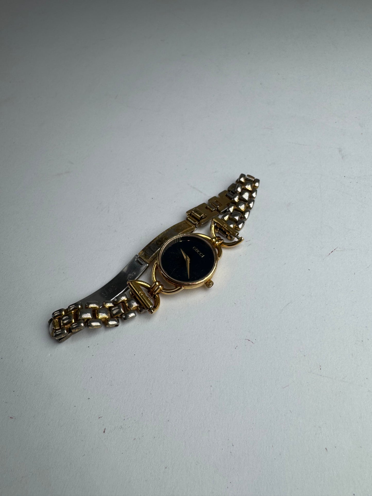 Montre Gucci vintage à quartz en acier avec mors doré