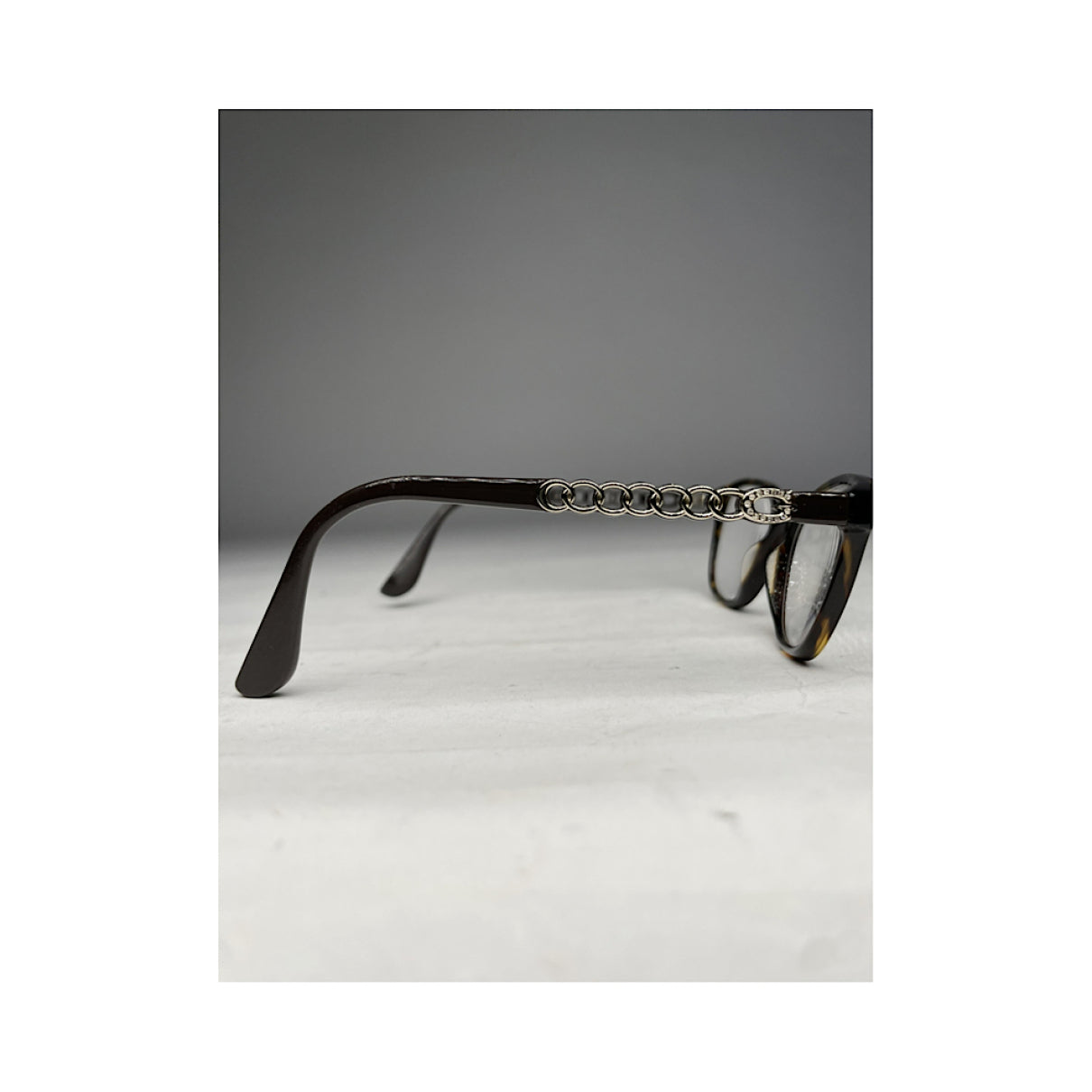 GUESS Sunglasses image 2