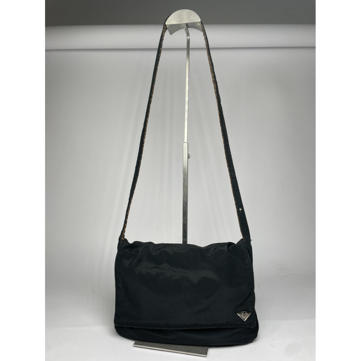 Bottega Veneta Veneta Handbag image 2