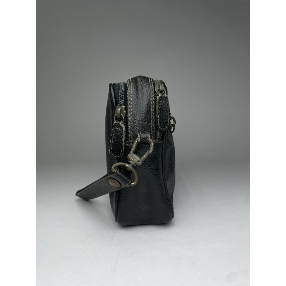 Valentino Garavani VLogo Black Leather Clutch Bag image 3
