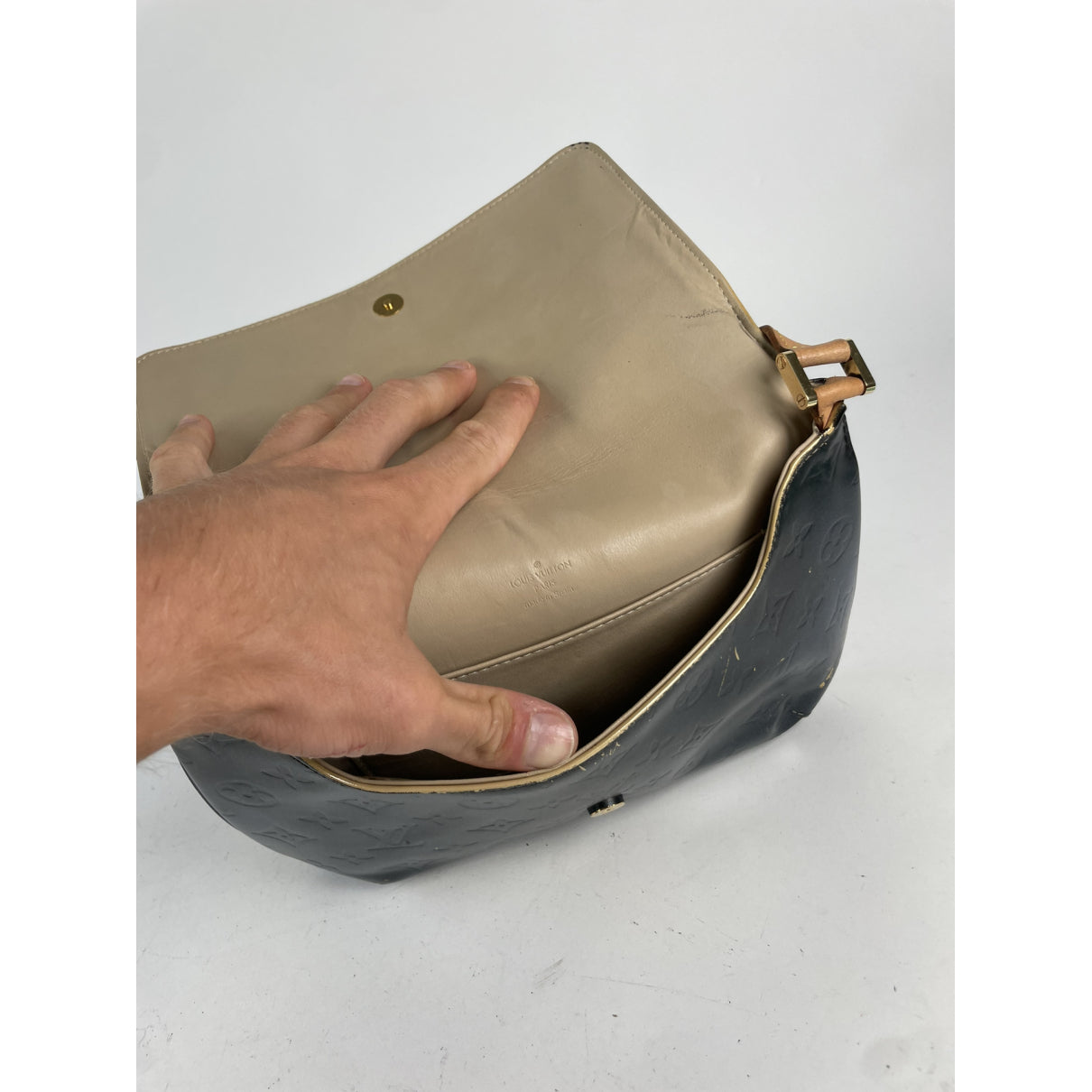 Louis Vuitton Thompson Black Patent Leather Handbag image 2