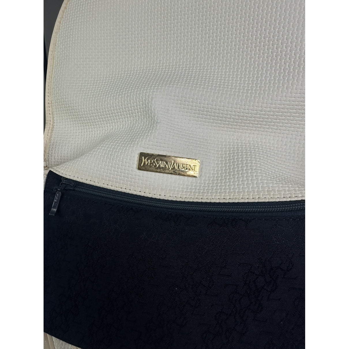 Yves Saint Laurent Handbag image 3