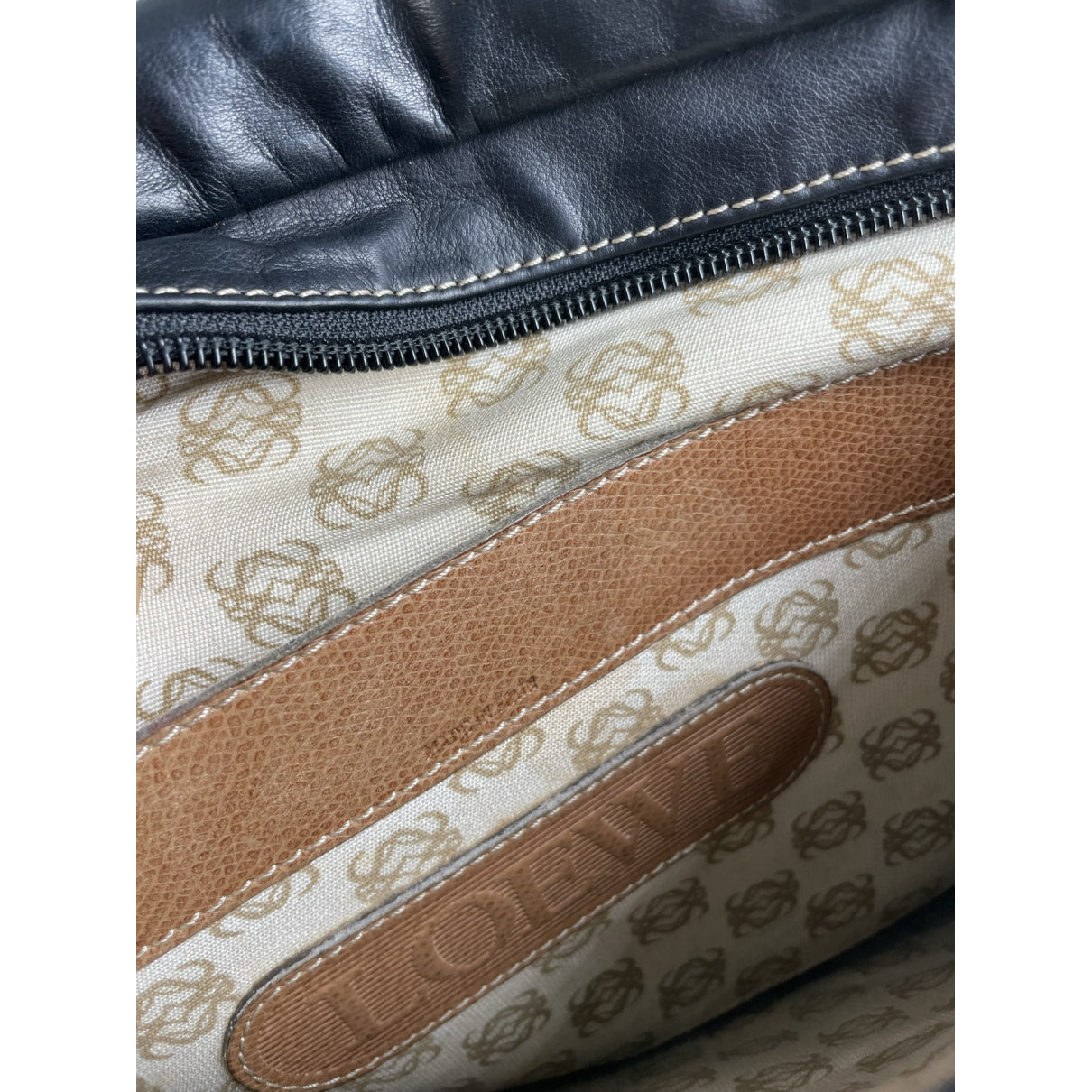 Loewe Amazona Black Leather Handbag image 4