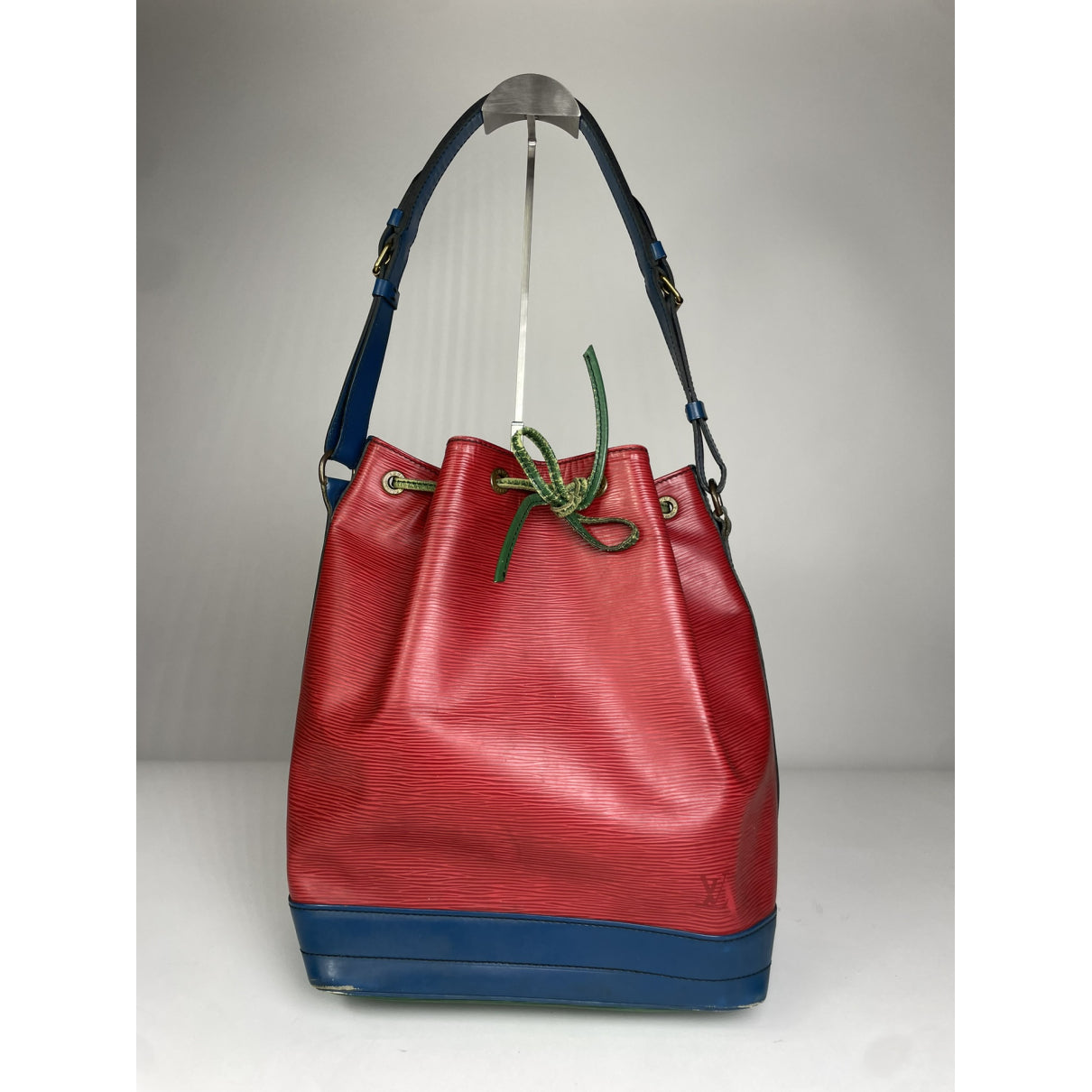 Louis Vuitton Noé Handbag image 4