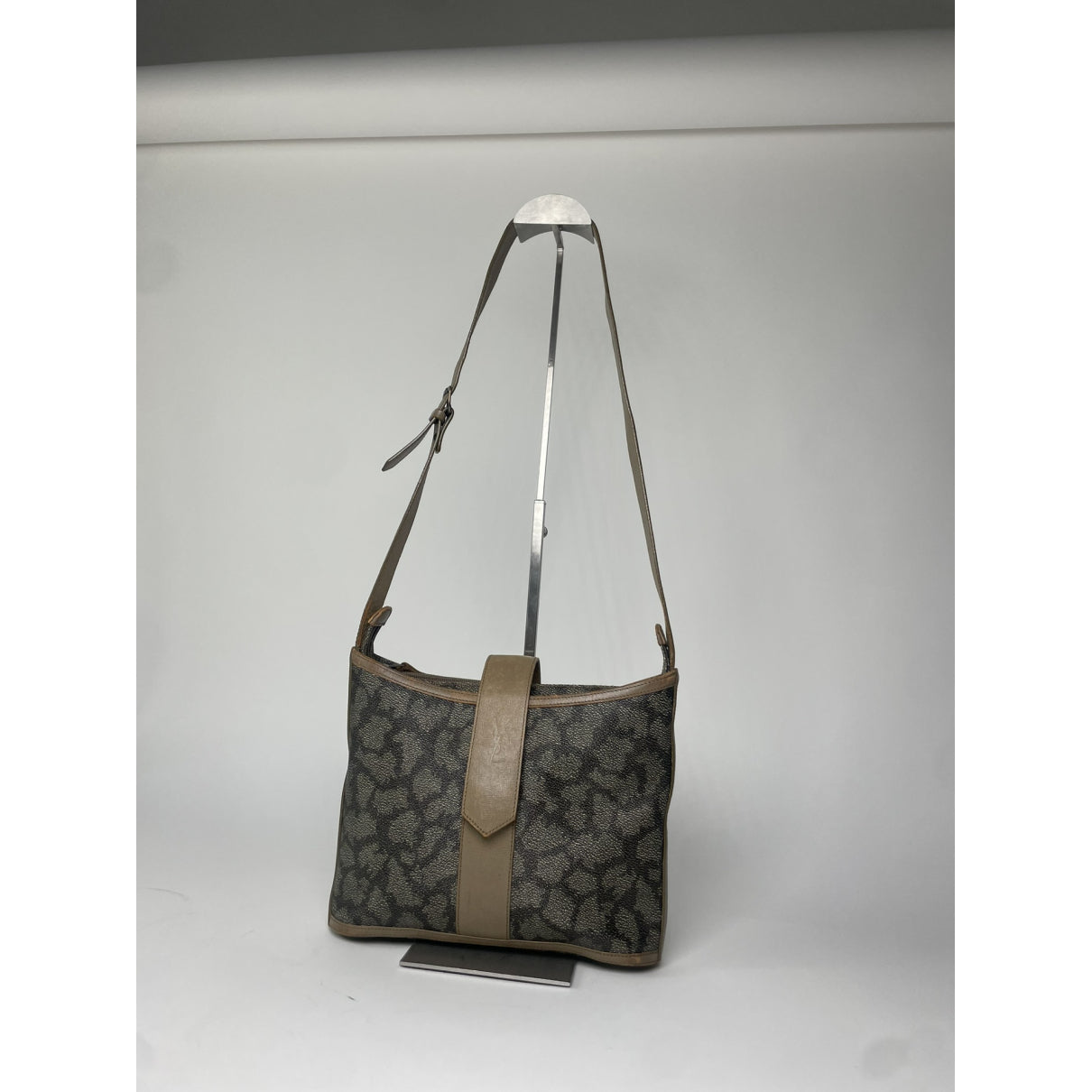 Yves Saint Laurent Handbag image 5