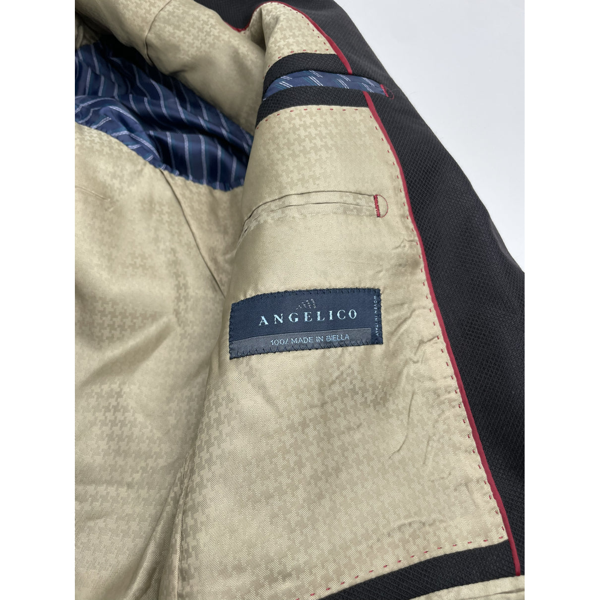 Non Signé / Unsigned Suit image 4