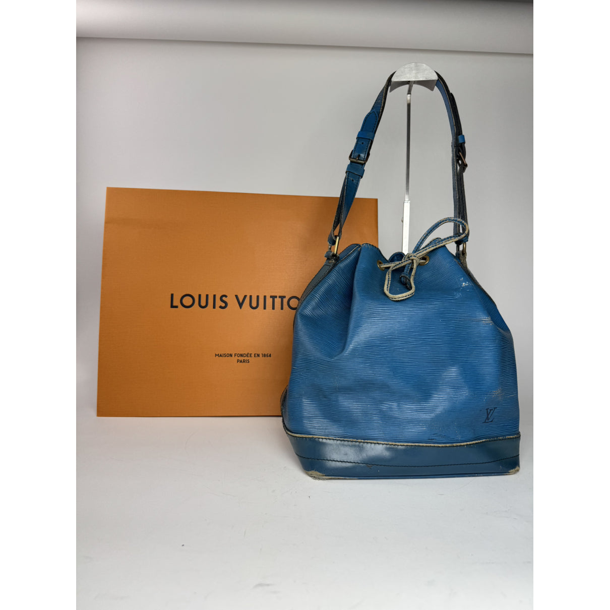 Louis Vuitton NéoNoé Blue Leather Handbag image 4