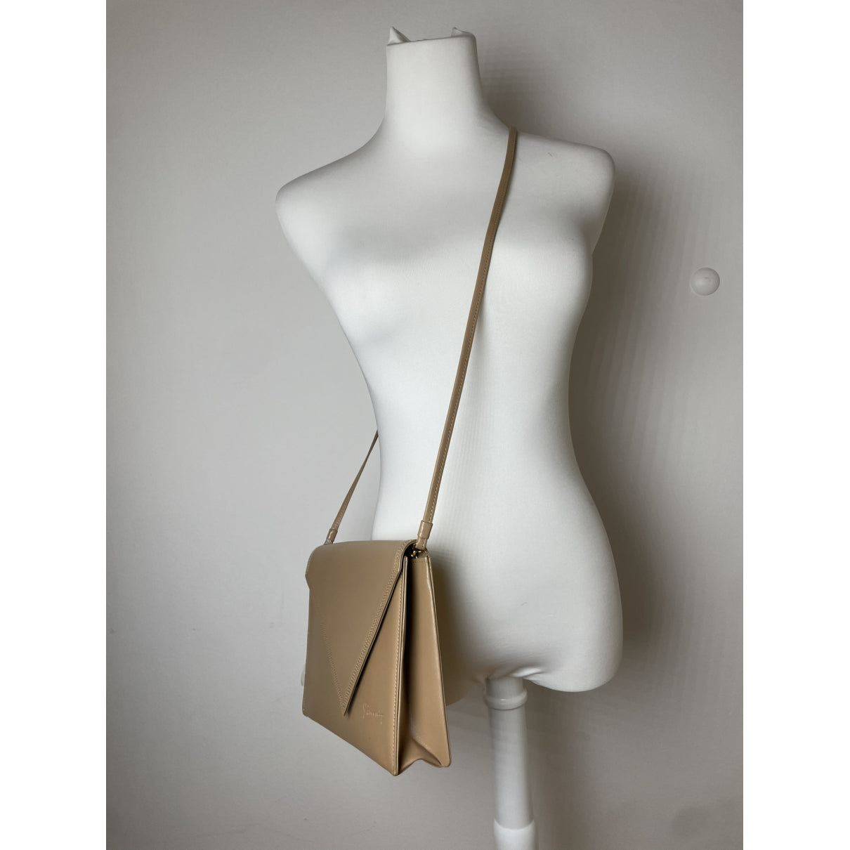Givenchy Bow Cut Beige Leather Handbag image 2